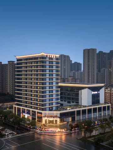 六安火车站星河解放广场亚朵酒店