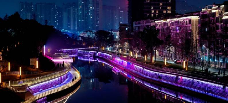 乐山广寒宫酒店(乐山高铁站嘉兴路美食街店)图片