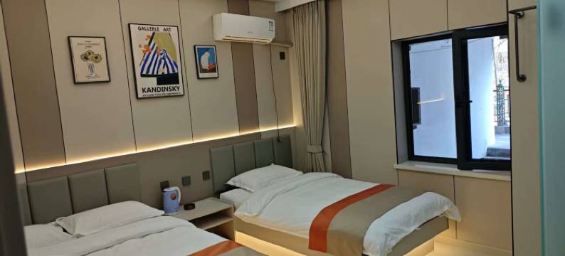 OYO鹤岗爱之旅宾馆图片