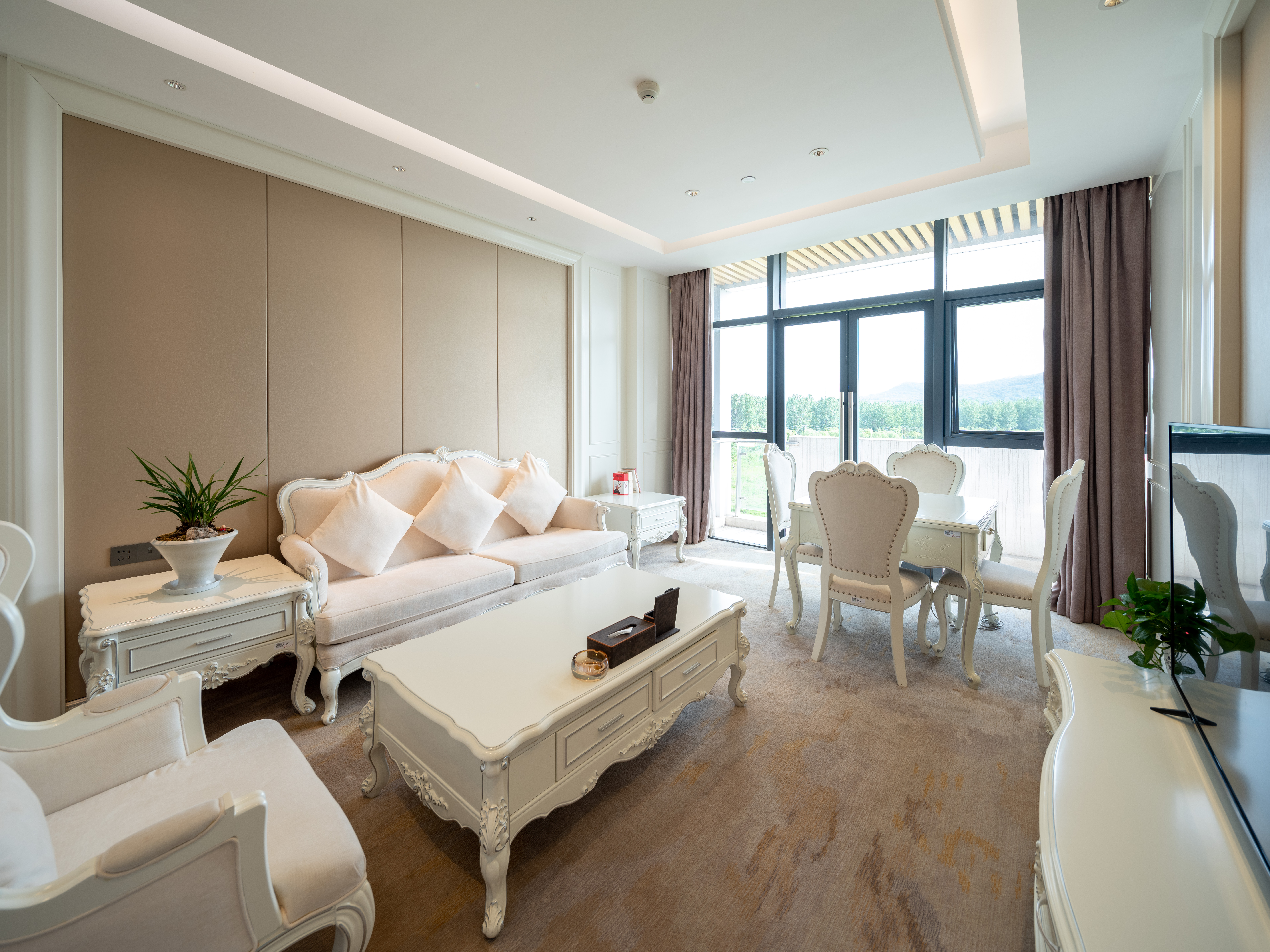 Jiayue Yinhu Hotel Over view