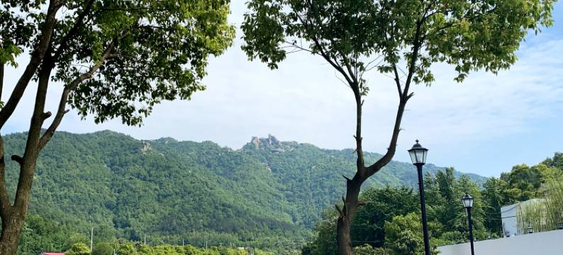 巨石山一心山居图片