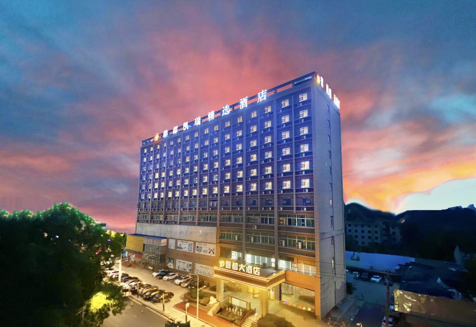 黎都大酒店(武汉五环大道轻轨站店)外景图