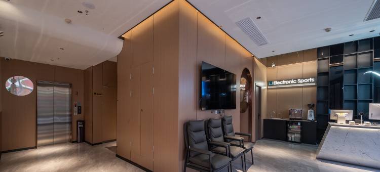 爱电竞酒店(武汉汉口火车站唐家墩地铁站店)图片