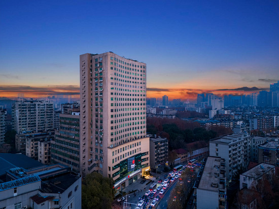 雅居酒店(香港路地铁站武汉儿童医院店)