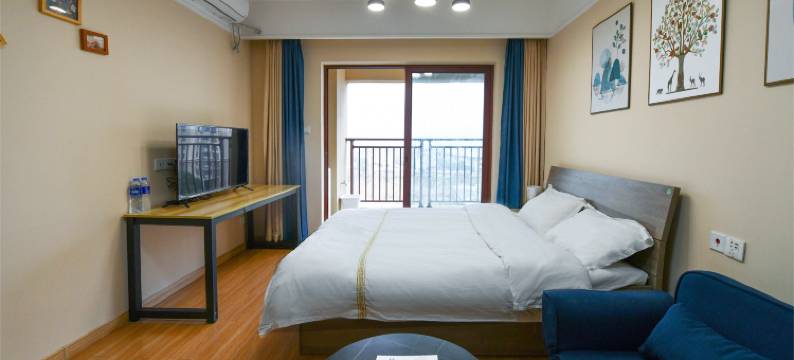 云隐居民宿(雅居乐依云小镇店)图片