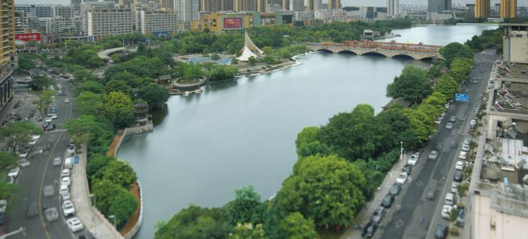 鸿途酒店(海陵坡子街凤城河景区店)图片