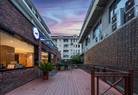 HanTing Premium Hotel (Shanghai Loushanguan Road Subway Station)Hotel Overview