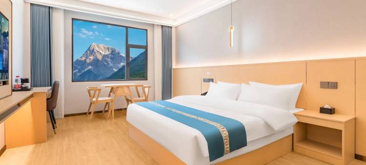 云朵桃花酒店(波密广场店)图片