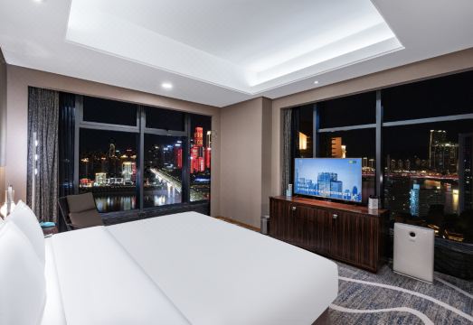 C Plaza HotelHotel Overview