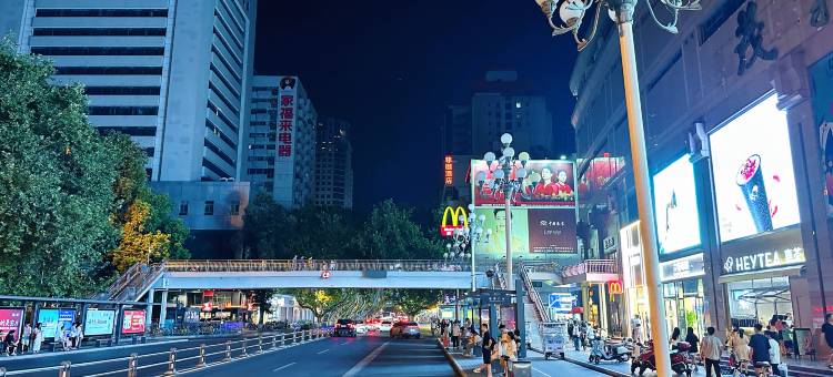 途麦菲樾智绘酒店(绵阳铁牛广场中心医院店)图片