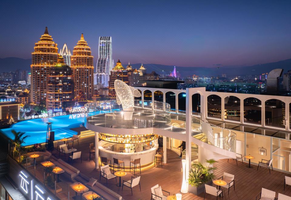云朵星畔高空泳池度假酒店（西双版纳景洪告庄西双景星光夜市店）外景图