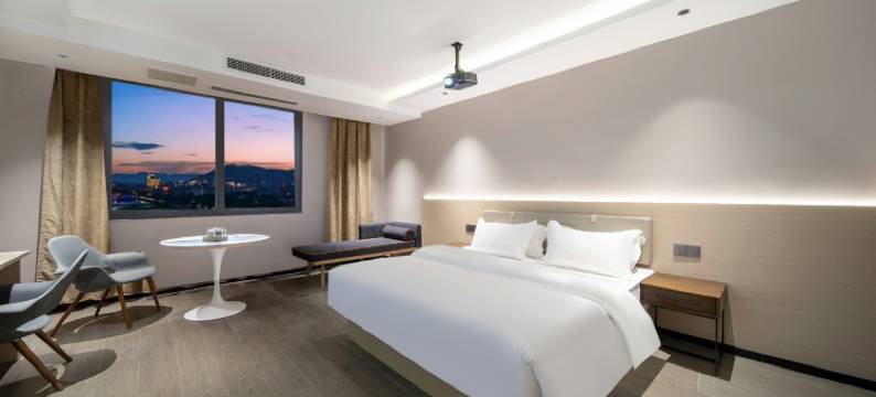 泊云影音酒店(海宁尖山新区店)图片