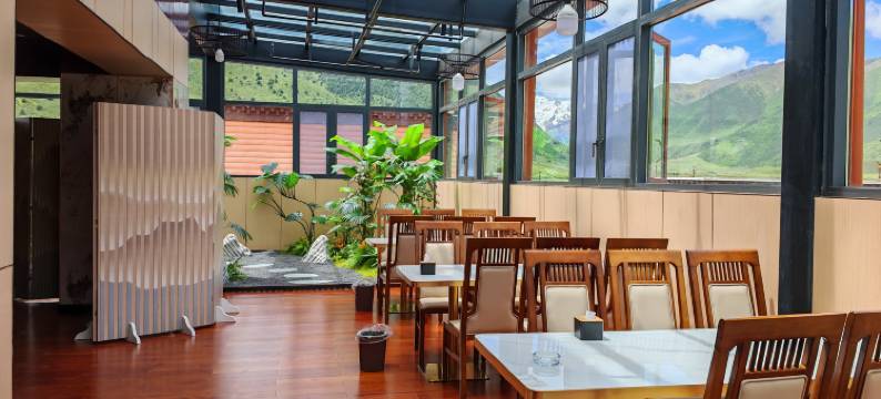 德格秦川壹號大酒店(马尼干戈店)图片