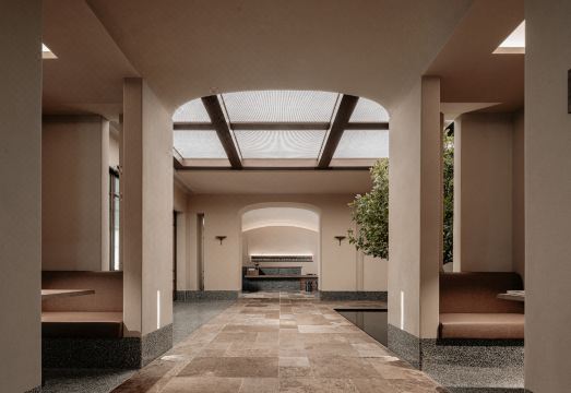 大连中山广场鲁迅路亚朵酒店外景图