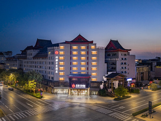 仟那千寻酒店(开封鼓楼广场大相国寺店)