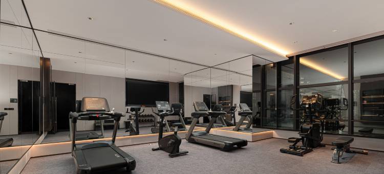 武汉武昌长江中心江景亚朵酒店图片