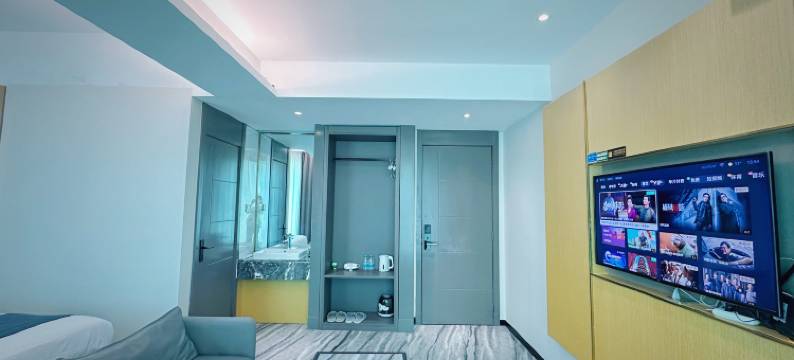 三亚海蓝湾度假酒店(海月广场外贸路美食街店)图片