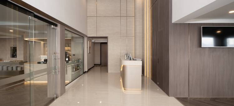 曼谷机场快线兰甘亨贝斯特韦斯特SureStay Plus酒店(SureStay Plus by Best Western Ramkhamhaeng Airport Rail Link Bangkok)图片