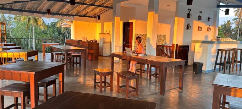 翠杏酒店(Green Almond Hotel)图片