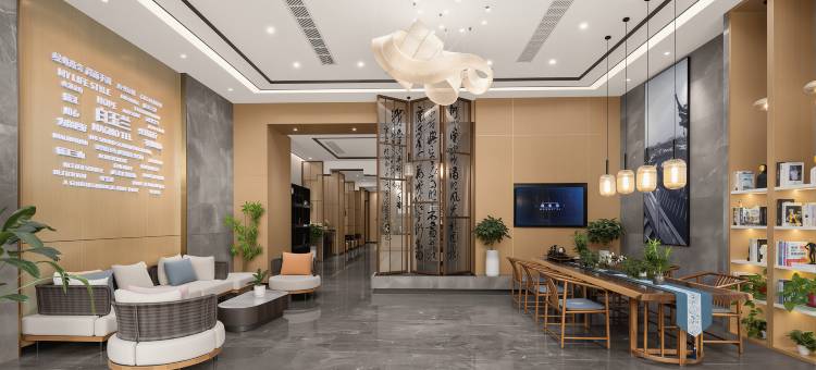 白玉兰酒店(镇江南站绿地广场店)图片