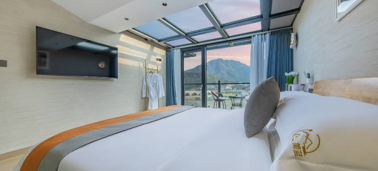 简蓝·Luxury山景亲子度假民宿(安吉云上草原熊猫部落探险乐园店)图片