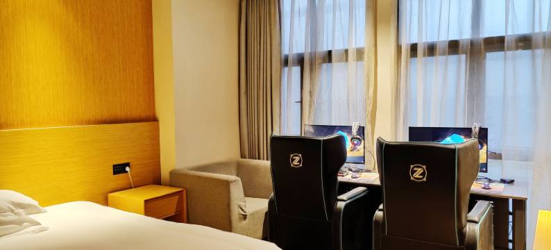 jing·云缨电竞民宿(高铁东站店)图片