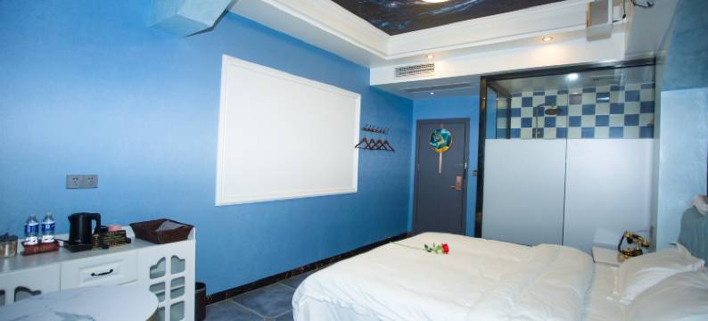 平江拉菲主题酒店(天岳汽车站店)图片