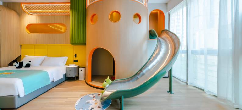 米奥米亲子酒店(青岛五四广场延安三路地铁站店)图片