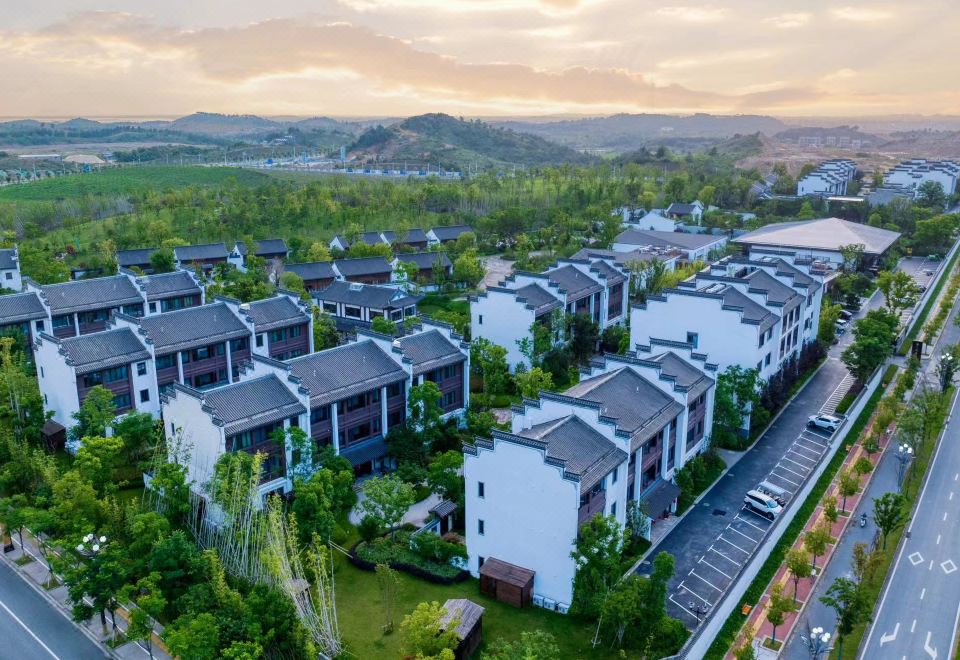 HU CHENG YALUX PoyangHotel Overview