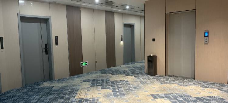 茫崖星际品质酒店(冷湖镇店)图片