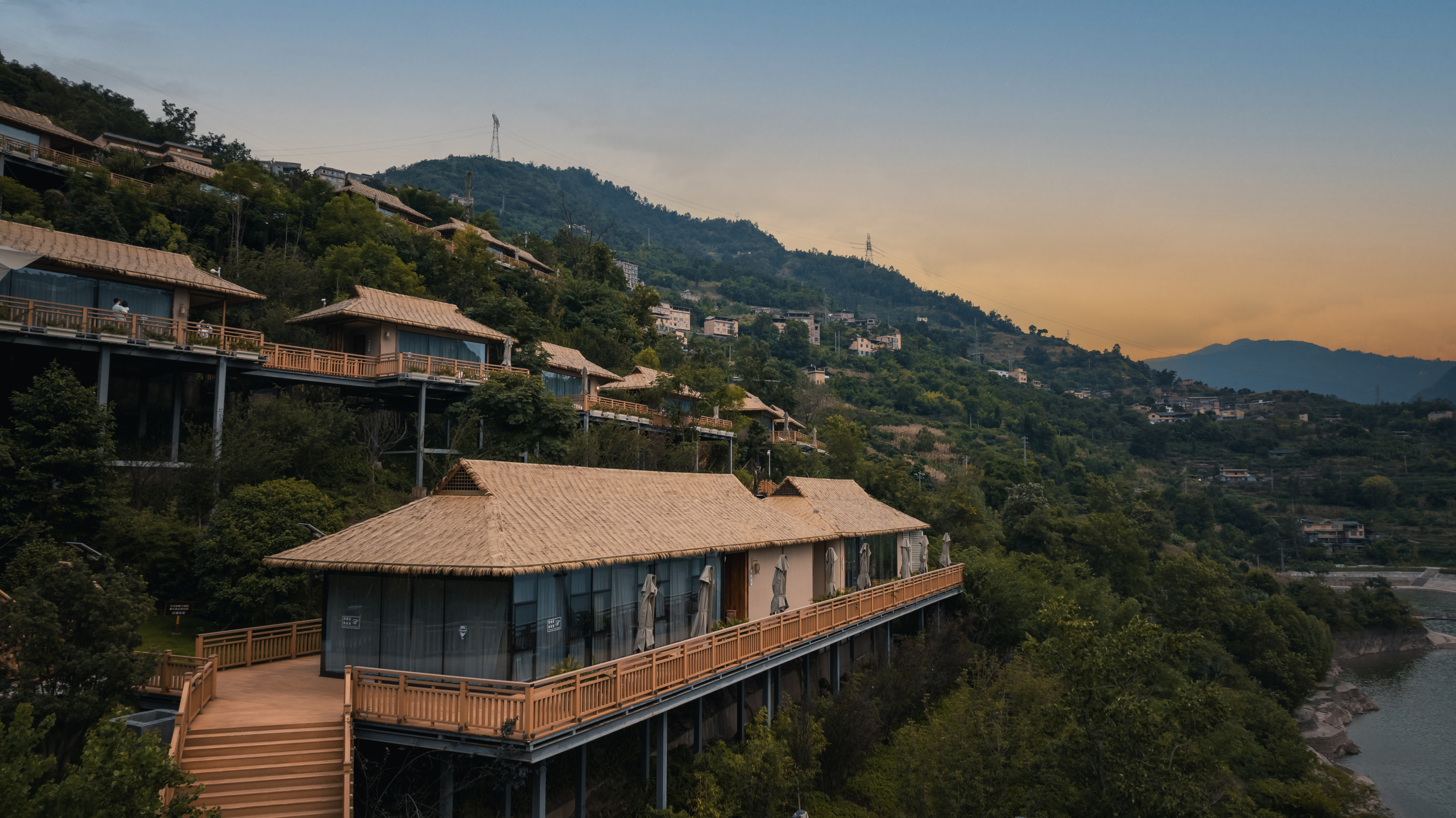 Middle Mountain HotelOver view