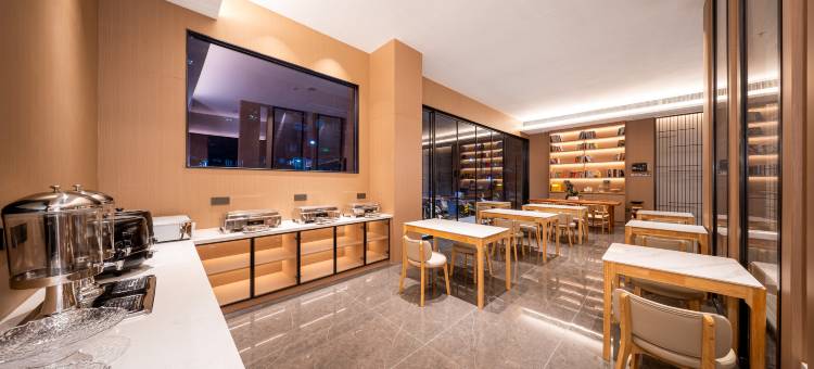 格丽酒店(梧州藤县汽车站华府御园店)图片