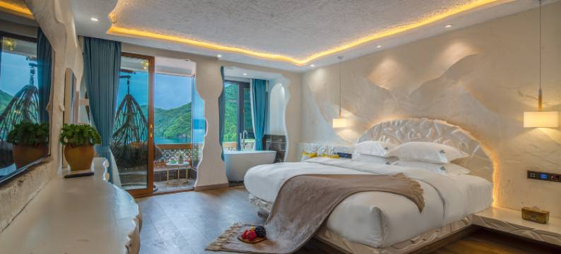 泸沽湖湖畔之梦·半山湖景美宿图片