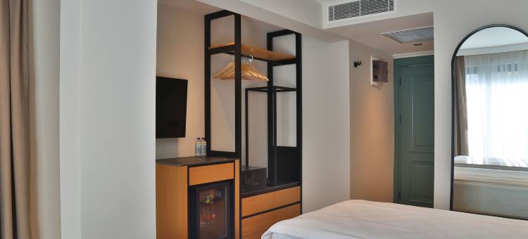 In The Middle Hotel图片