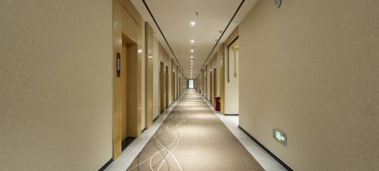 艺龙安云酒店(阿克苏老街夜市店)图片