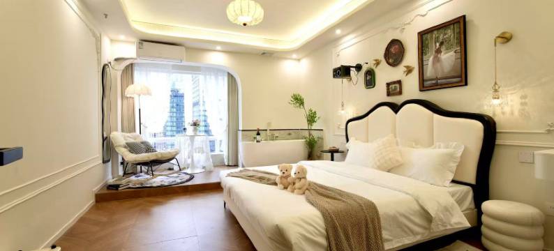 重庆油画师的家之高层江景民宿(解放碑洪崖洞店)图片