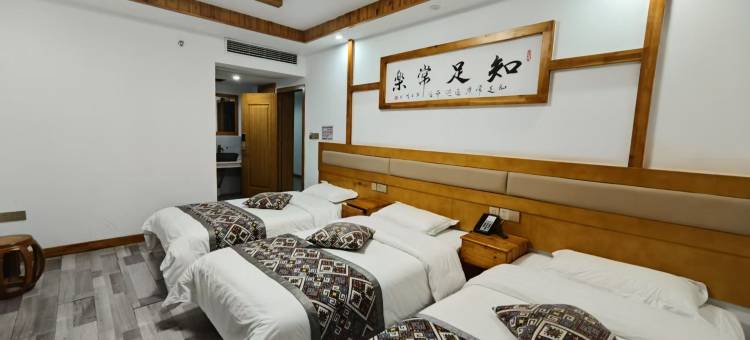 时雨丰情酒店(张家界国家森林公园标志门店)图片