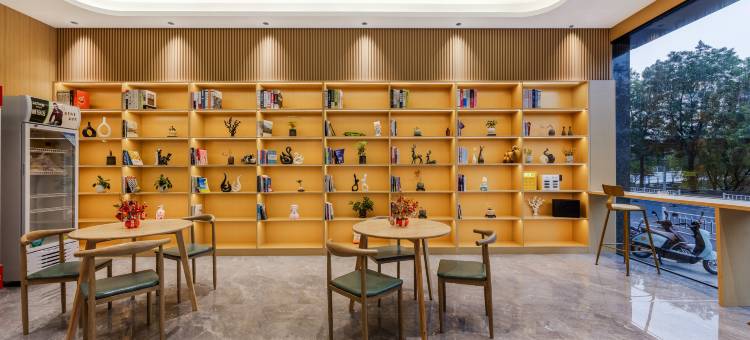 鸿途酒店(海陵坡子街凤城河景区店)图片