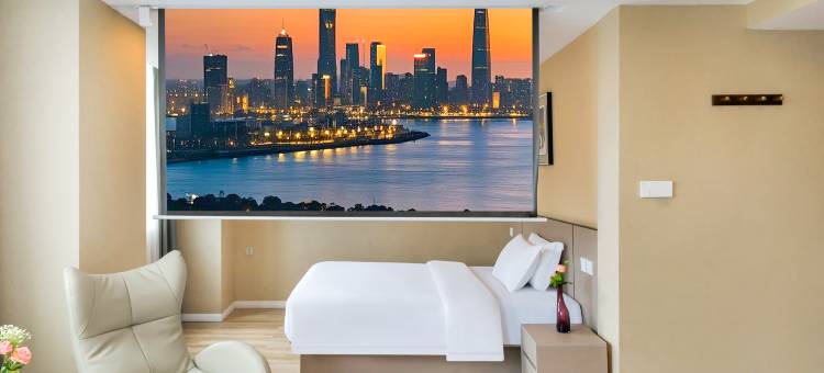 波罗的海酒店(重庆解放碑步行街洪崖洞店)图片