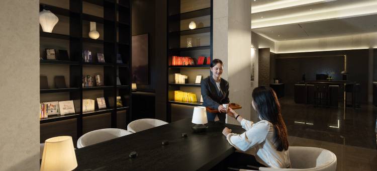 张家界国家森林公园标志门亚朵酒店图片