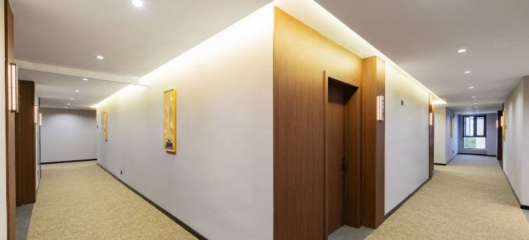 艺锦假日酒店(襄阳保康一中店)图片