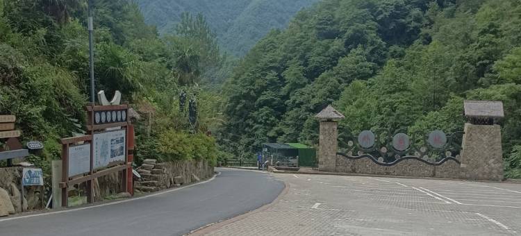 新昌村里村外民宿图片