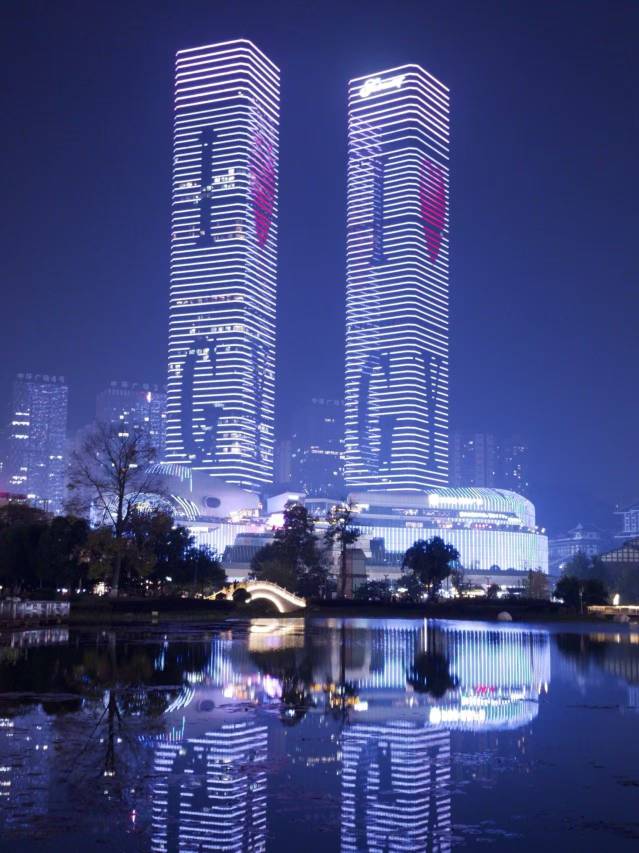 贵阳花果园双子塔高空亚朵酒店图片