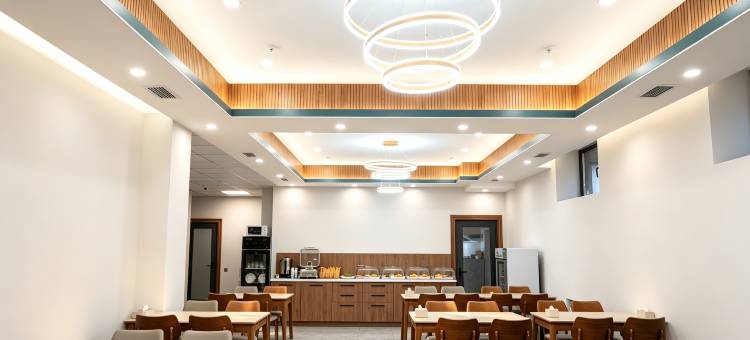 云朗商旅酒店(阿拉套中央广场店)(Yunlang Business Travel Hotel)图片