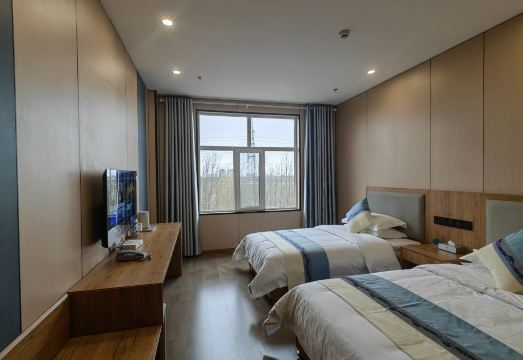 Quality Hotel DelinghaHotel Overview