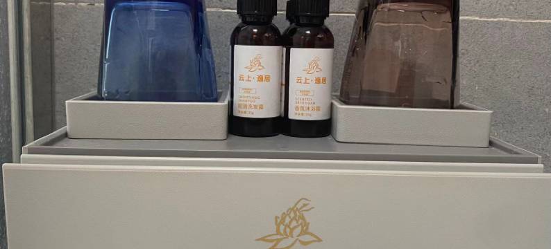 色达云上逸居酒店(洛若游客集散中心店)图片