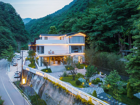 云孚里云宿·青城逅舍私汤度假民宿(都江堰青城后山店)