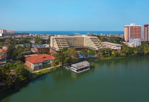 Cinnamon Lakeside Hotel Overview