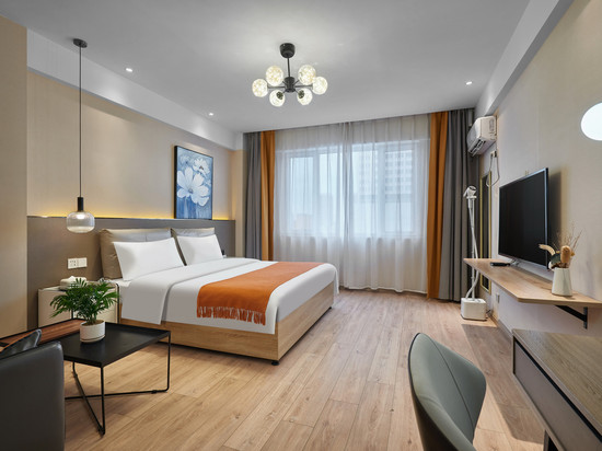 五原塞纳精品酒店