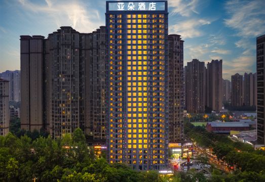 成都龙泉世茂广场亚朵酒店外景图
